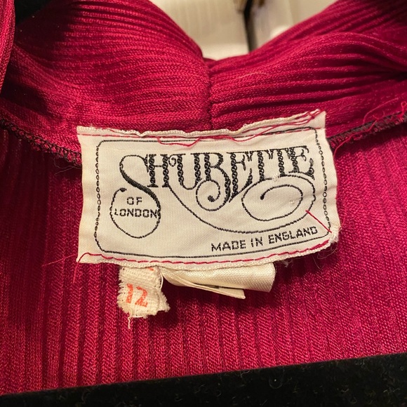 Red pleated blouse - Picture 3 of 3